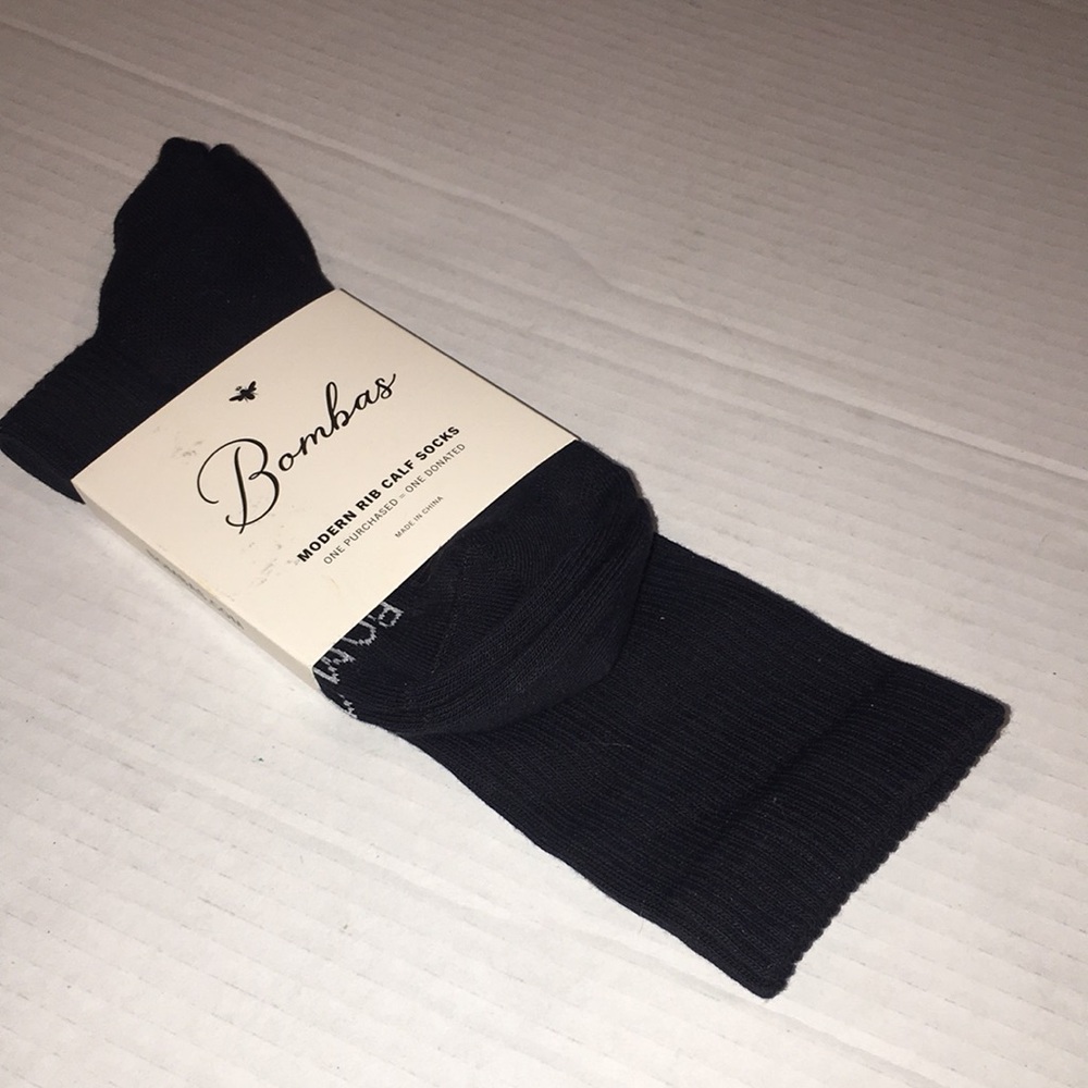 NWT Bombas modern calf/crew black socs | medium